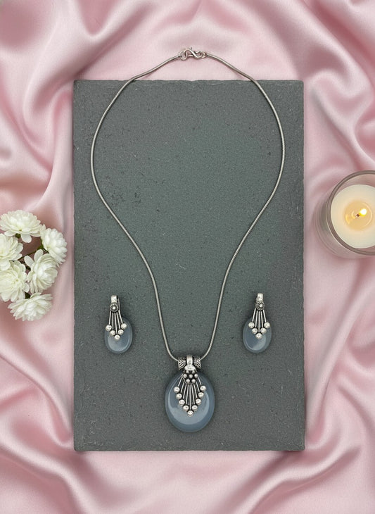 Silver Oxidized neck chain pendant necklace set in oval Monalisa Stones