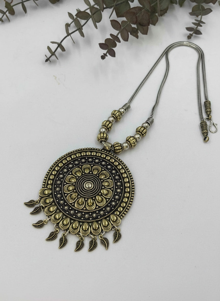 Two Tone Oxidized Neckchain with Circular Mandala pattern pendant