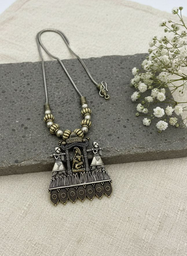 Ethnic Two Tone Oxidized Neckchain in palanquin motif design