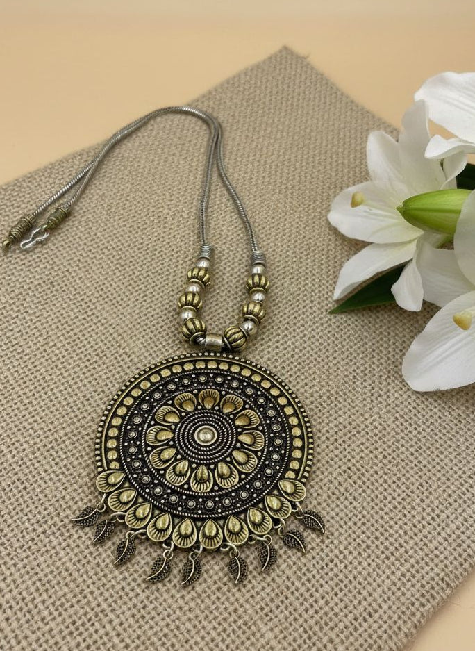 Two Tone Oxidized Neckchain with Circular Mandala pattern pendant