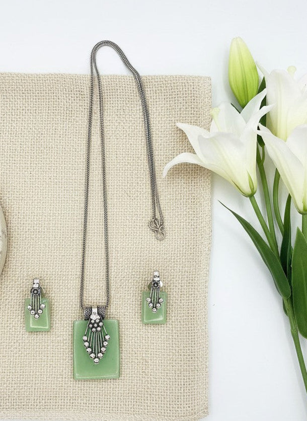 Silver Oxidized Neck chain Pendant Necklace set in Geometric pattern Monalisa Stones