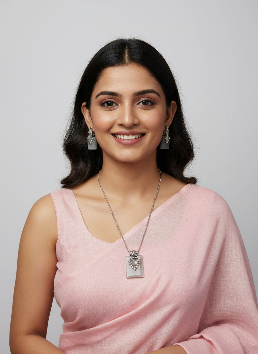 Silver Oxidized Neck chain Pendant Necklace set in Geometric pattern Monalisa Stones