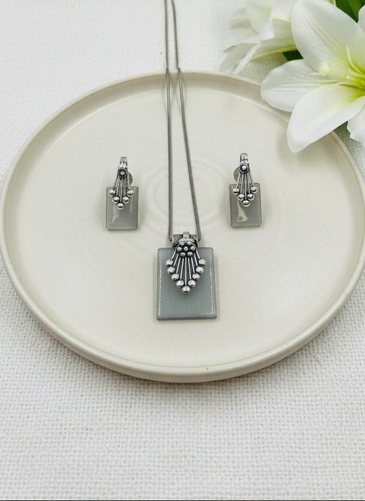 Silver Oxidized Neck chain Pendant Necklace set in Geometric pattern Monalisa Stones for Women