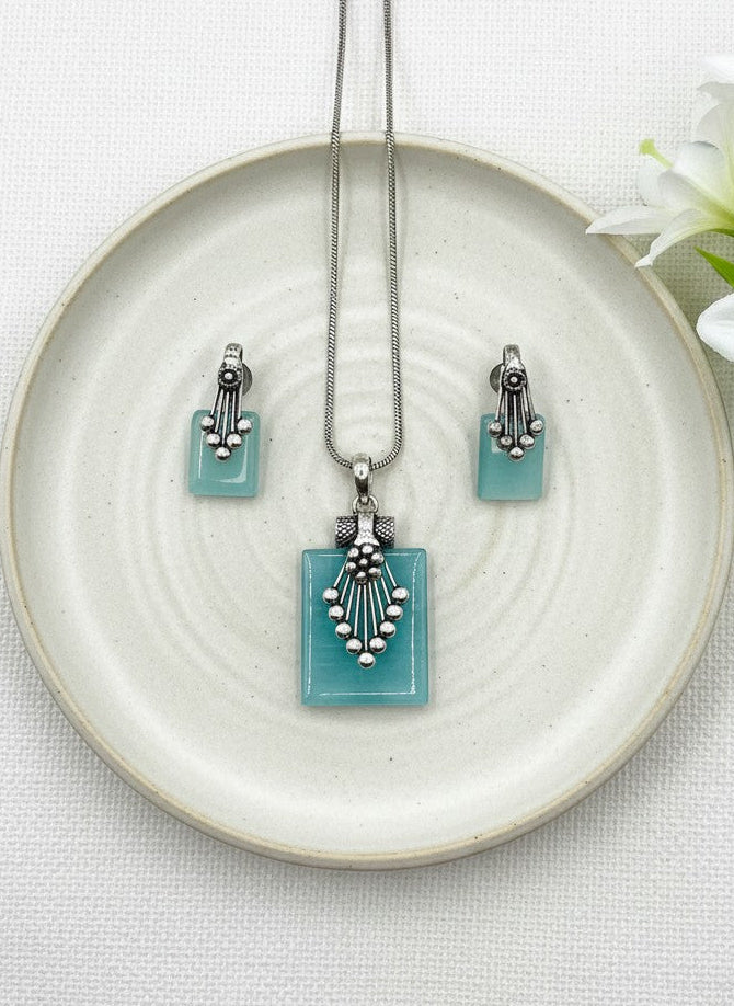 Silver Oxidized Neck chain Pendant Necklace set in Geometric pattern Monalisa Stones