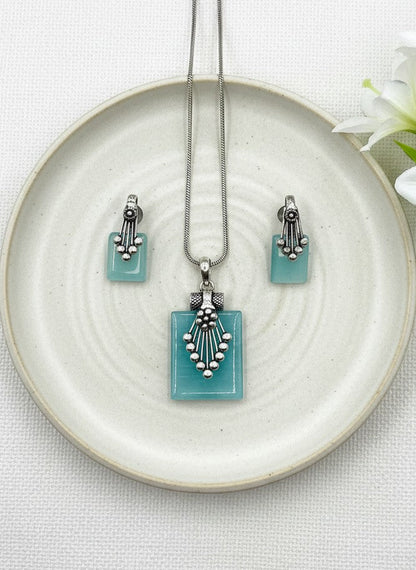 Silver Oxidized Neck chain Pendant Necklace set in Geometric pattern Monalisa Stones