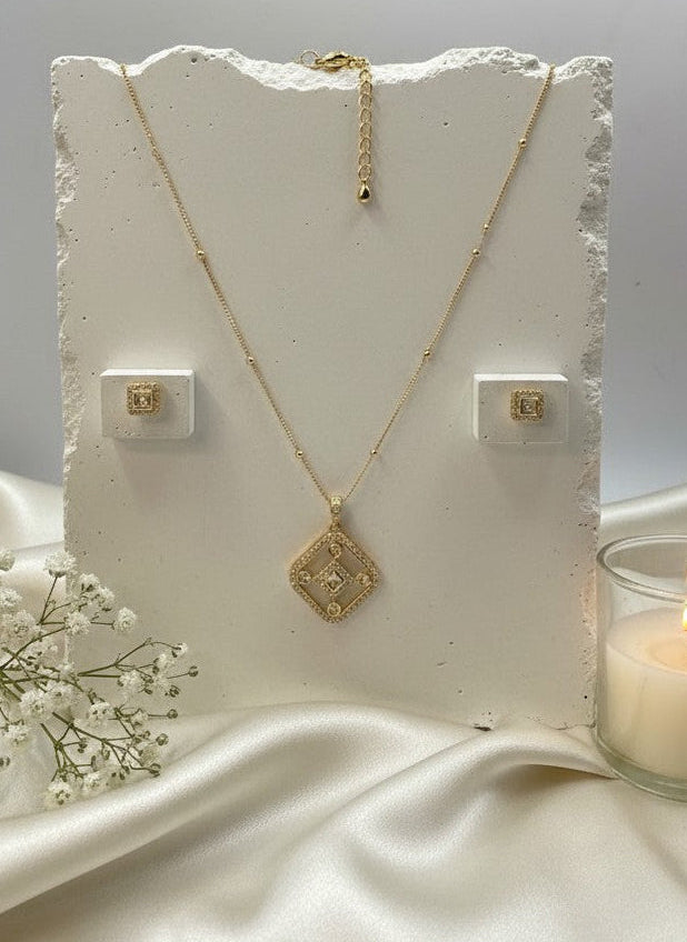 Mother of Pearl & Polki Geometric Pendant Necklace Chain Set for Women - Minimal Wear
