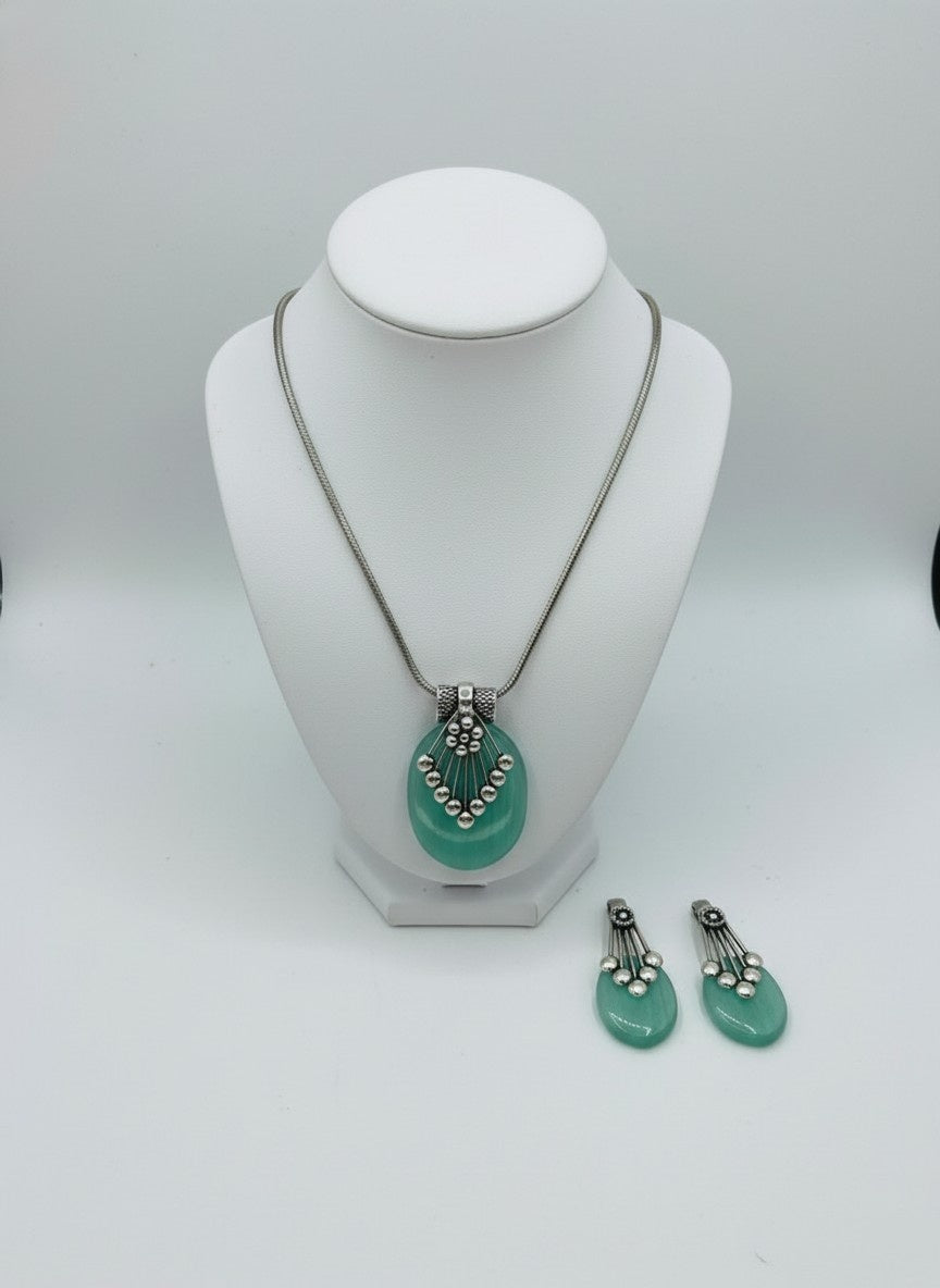 Silver Oxidized neck chain pendant necklace set in oval Monalisa Stones