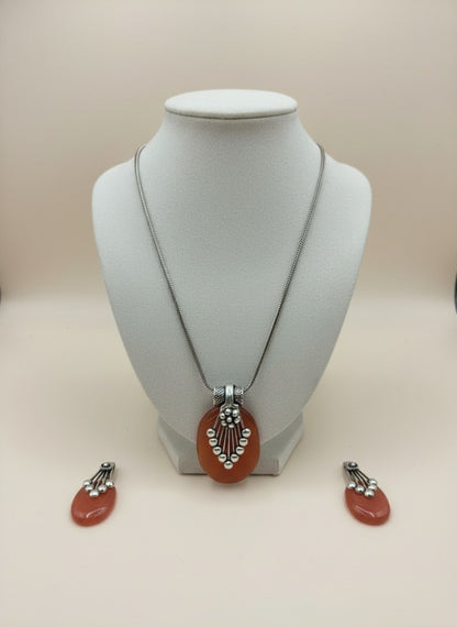 Silver Oxidized neck chain pendant necklace set in oval Monalisa Stones