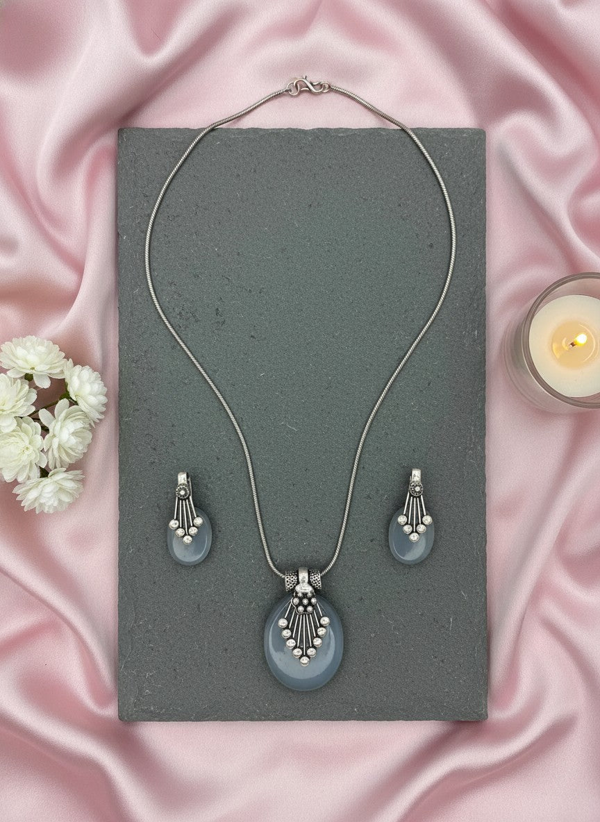 Silver Oxidized neck chain pendant necklace set in oval Monalisa Stones