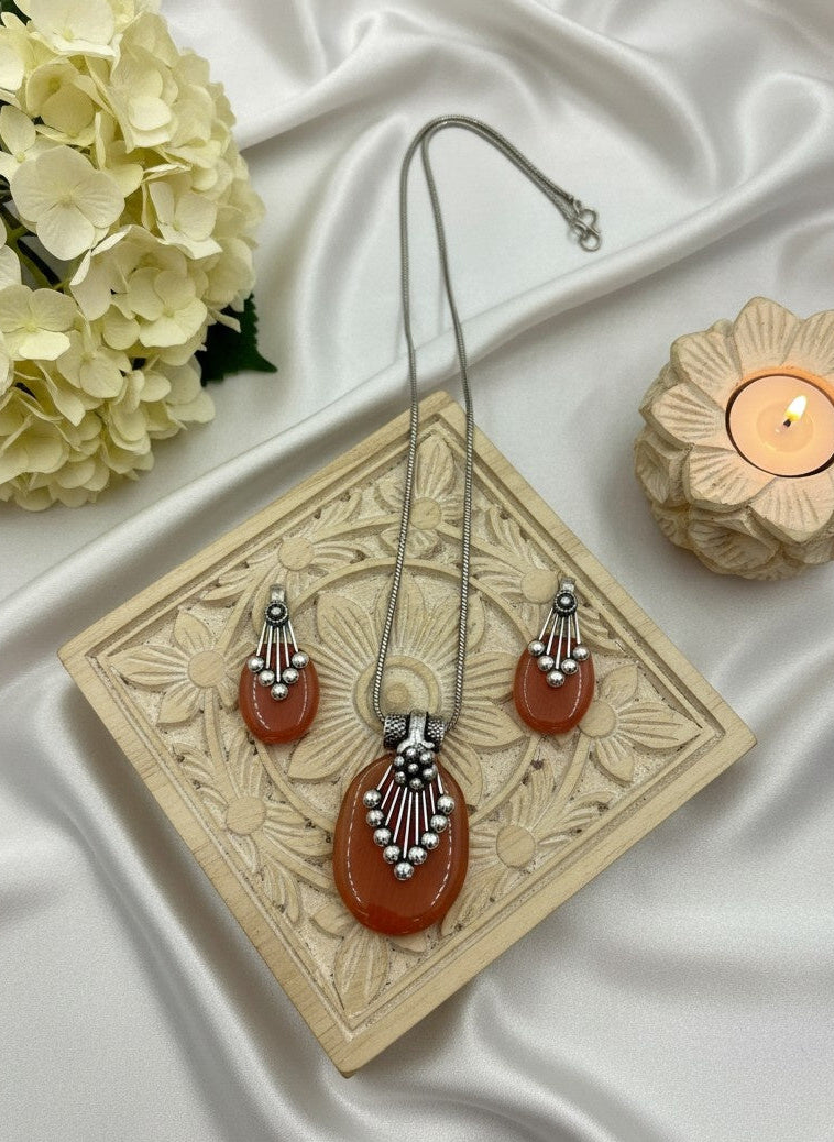 Silver Oxidized neck chain pendant necklace set in oval Monalisa Stones