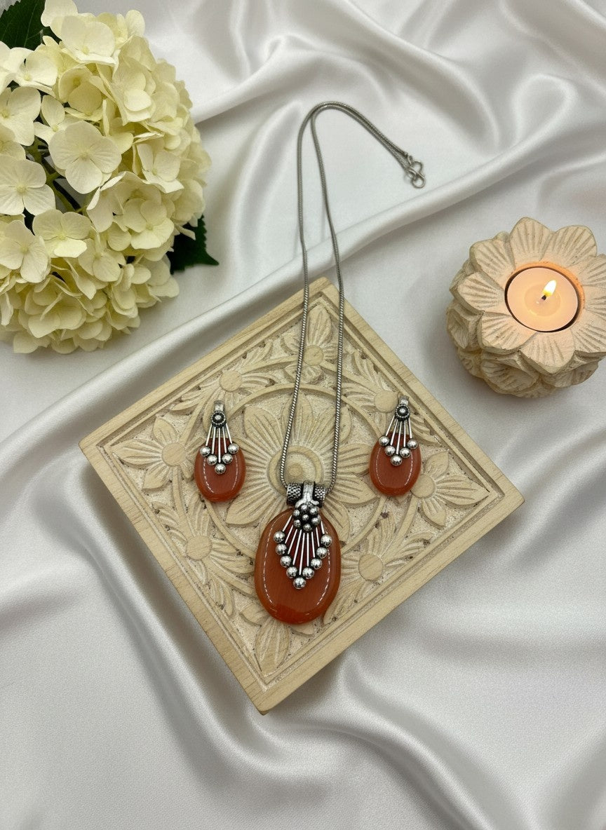 Silver Oxidized neck chain pendant necklace set in oval Monalisa Stones