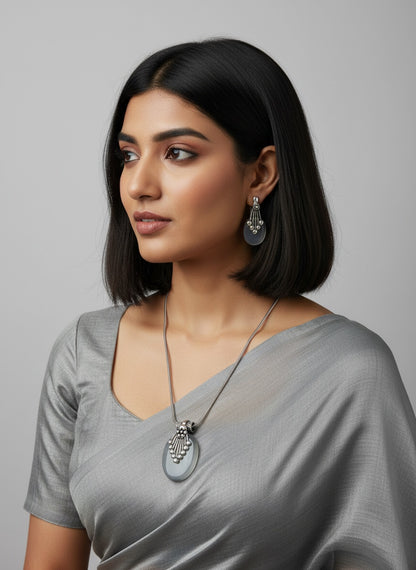 Silver Oxidized neck chain pendant necklace set in oval Monalisa Stones