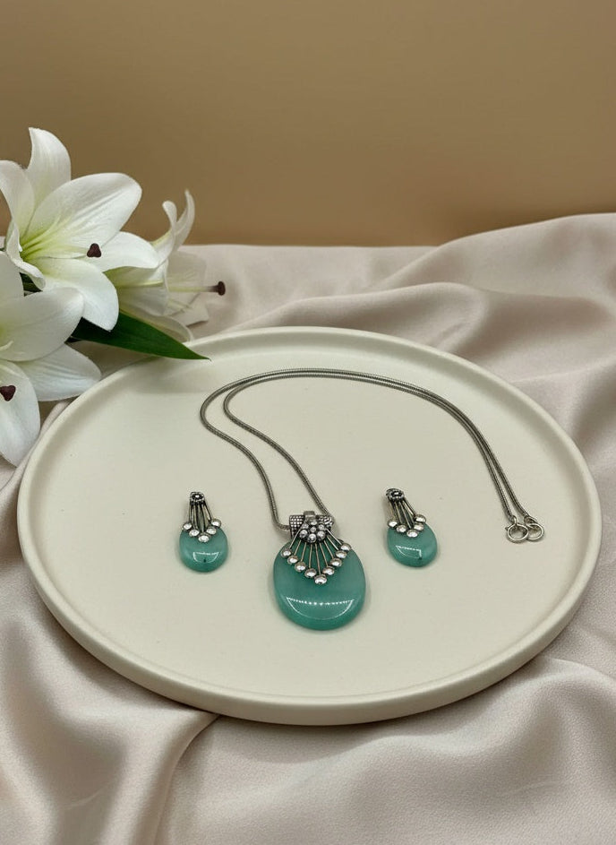 Silver Oxidized neck chain pendant necklace set in oval Monalisa Stones